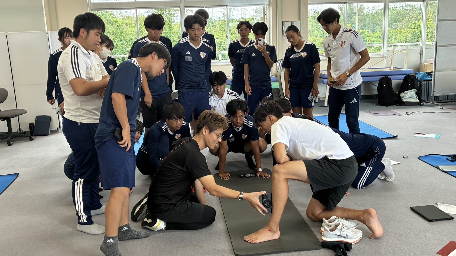 満足度4.84/5.0、「現場ですぐ使える」4.95。学生21名との30時間｜JAPANサッカーカレッジ様 特別講義
